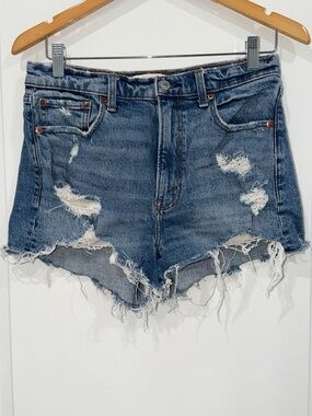 Abercrombie & Fitch Distressed Denim Cutoff Shorts the mom short high-rise 28/6